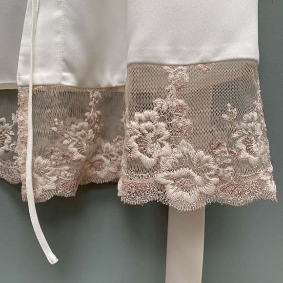 Flora Nikrooz Robe - Picture 6 of 8